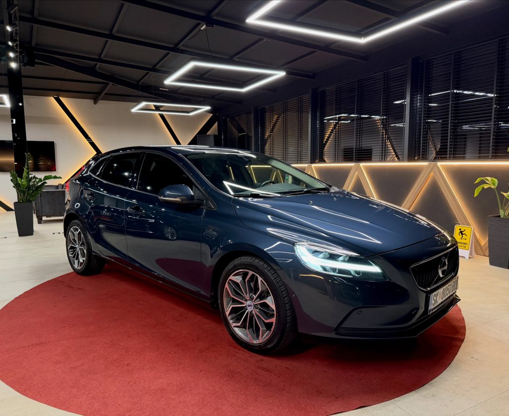 VOLVO V40 D2
