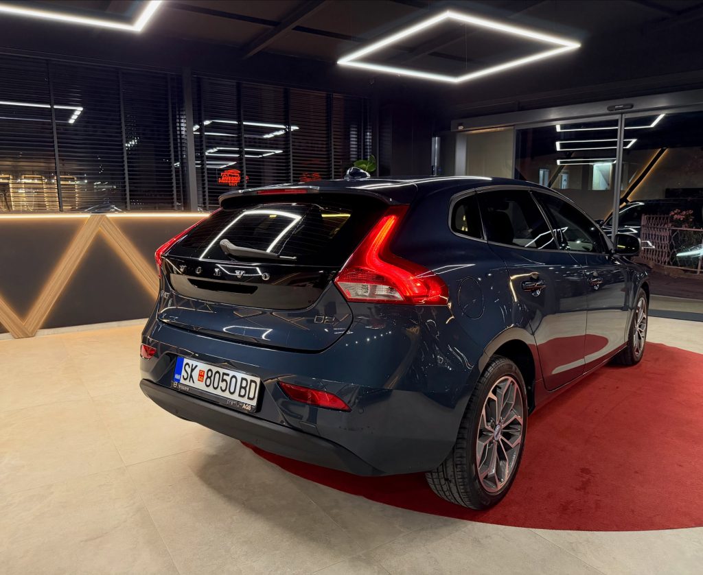 VOLVO V40 D2