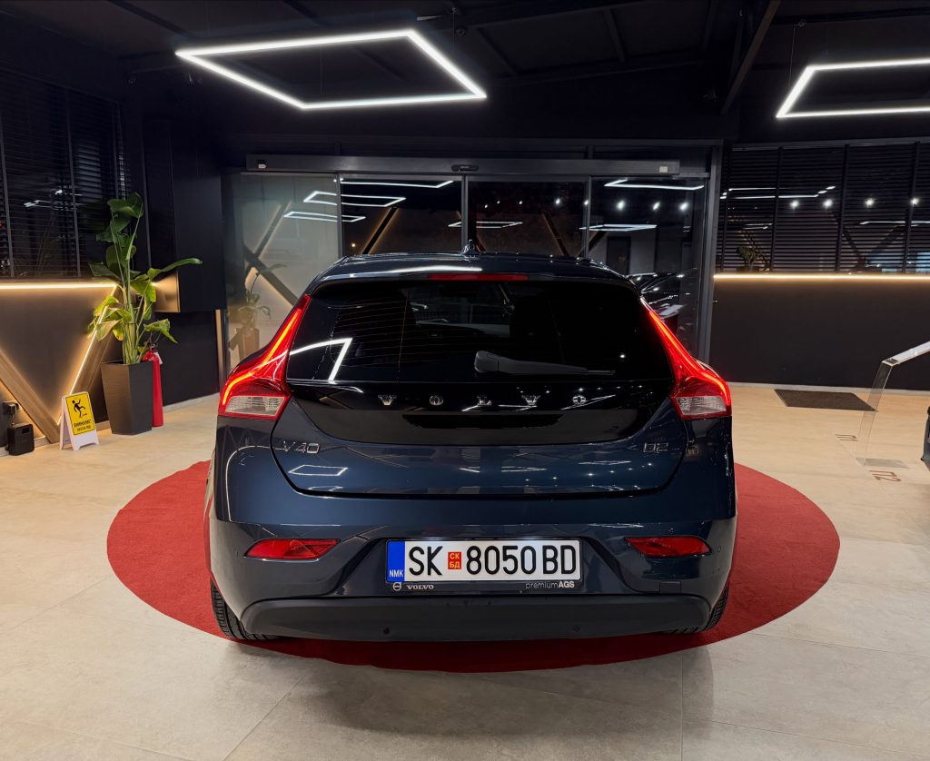 VOLVO V40 D2