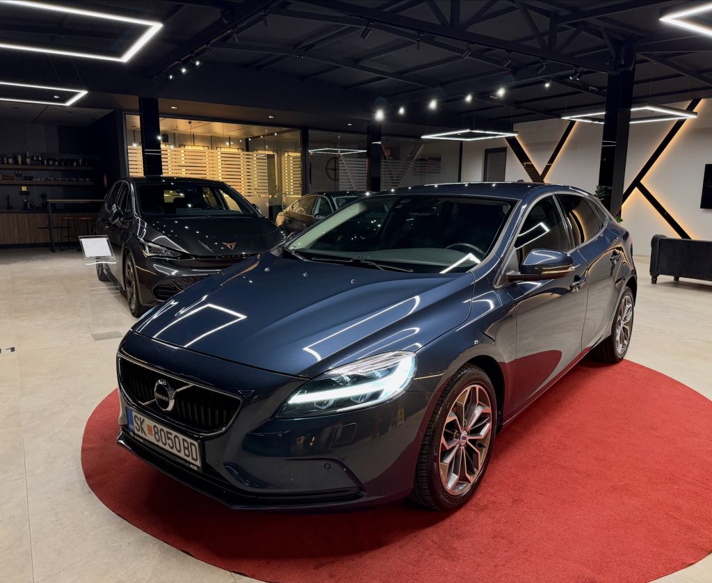 VOLVO V40 D2